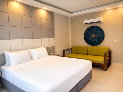 Kamer met kingsizebed en uitzicht op de tuin — Sunset Beach Hotel - Adults Only